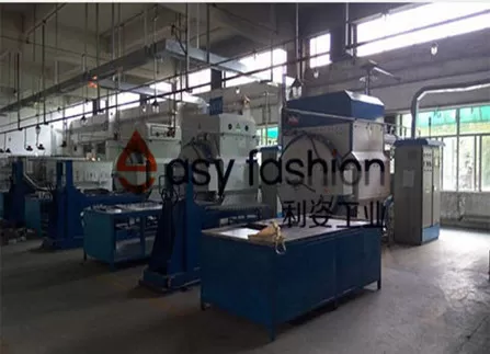 Fours de frittage sous vide à grande échelle